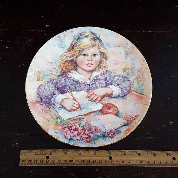 Wedgwood Wistful Mary Vickers Bone China Decorative Wall Plate - Picture 2 of 8